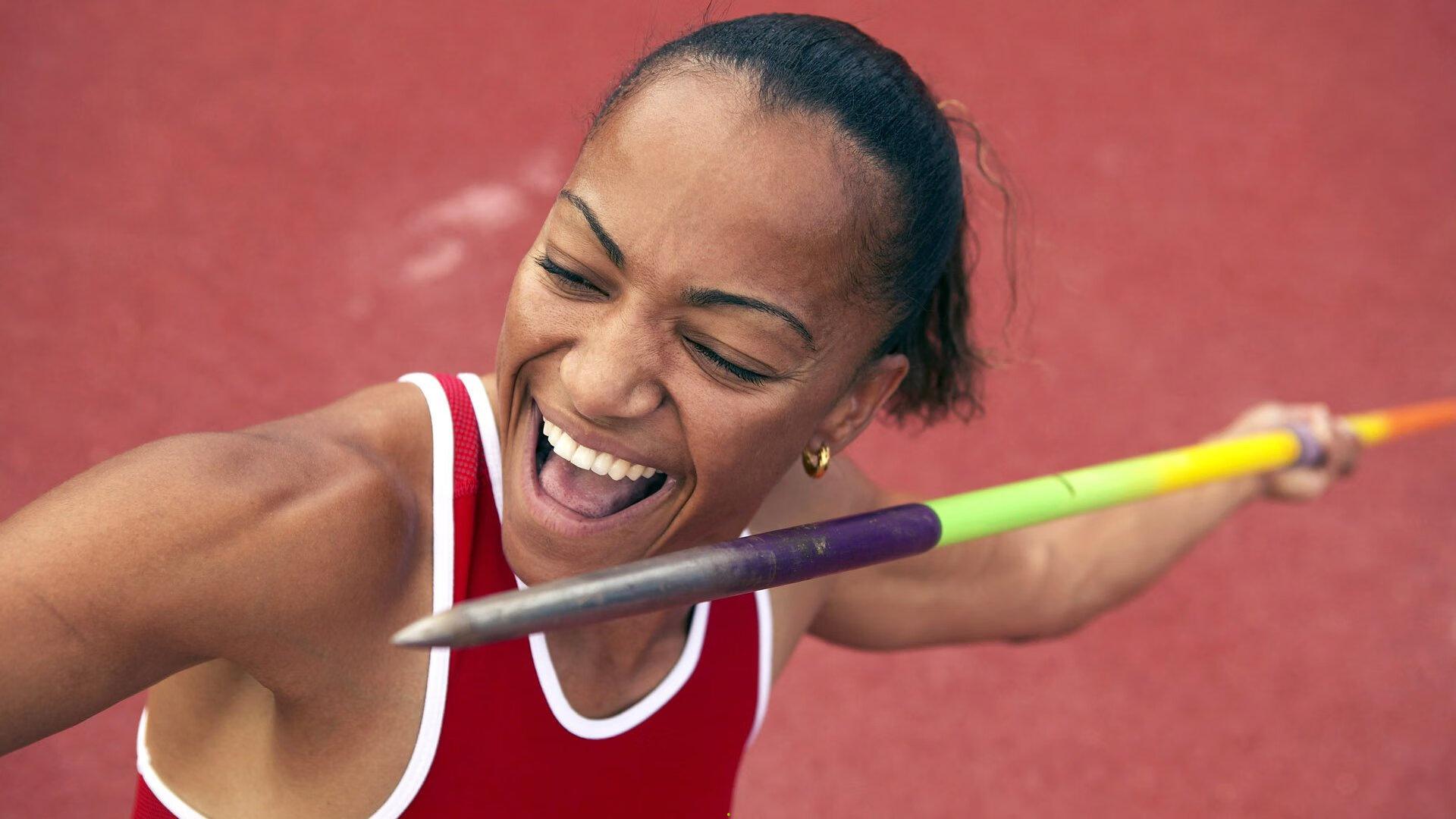 综合格斗巨星李龙卫冕成功 激战五回合击败挑战者