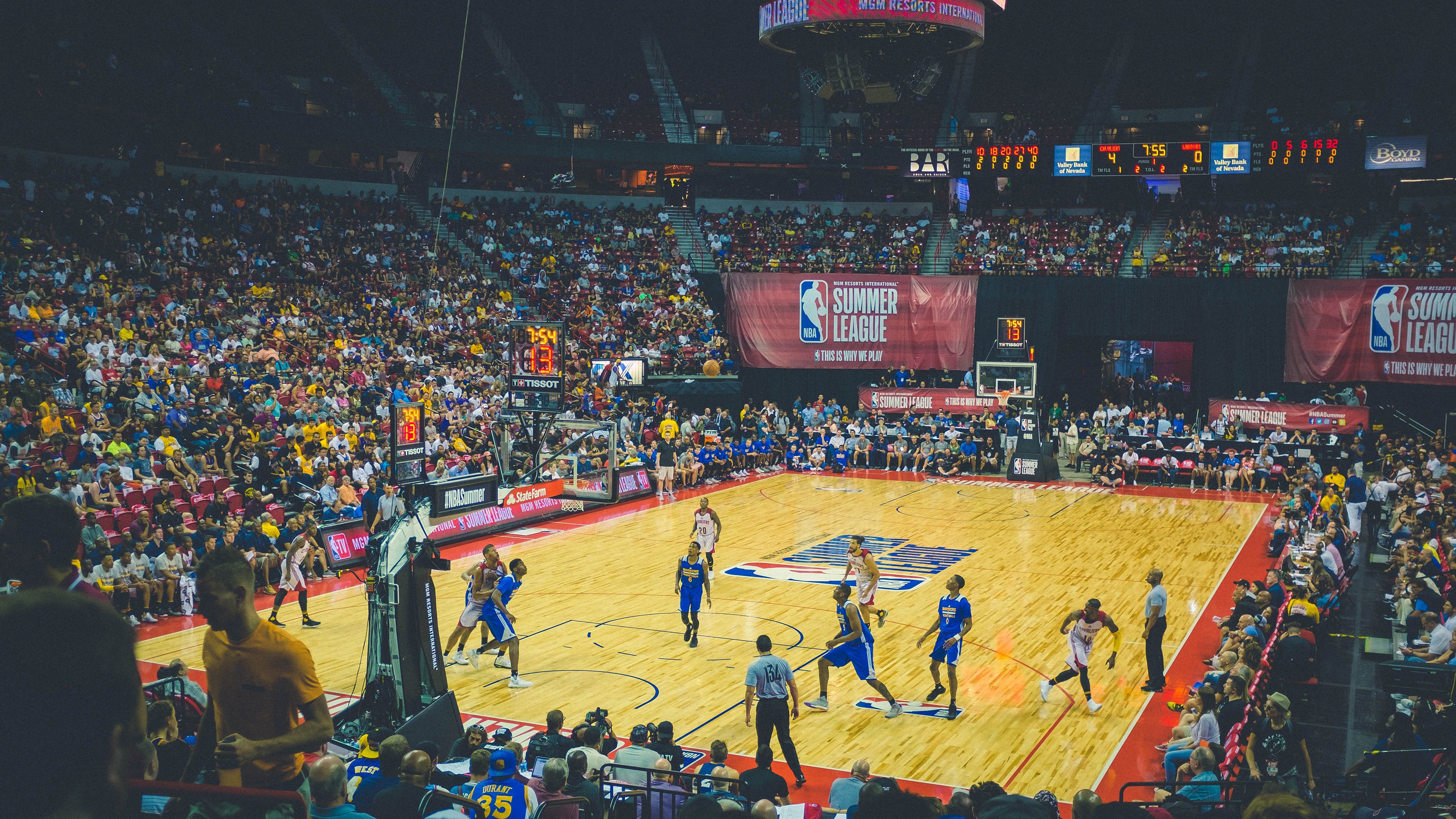 激烈角逐!全国田径锦标赛接力赛上演巅峰对决