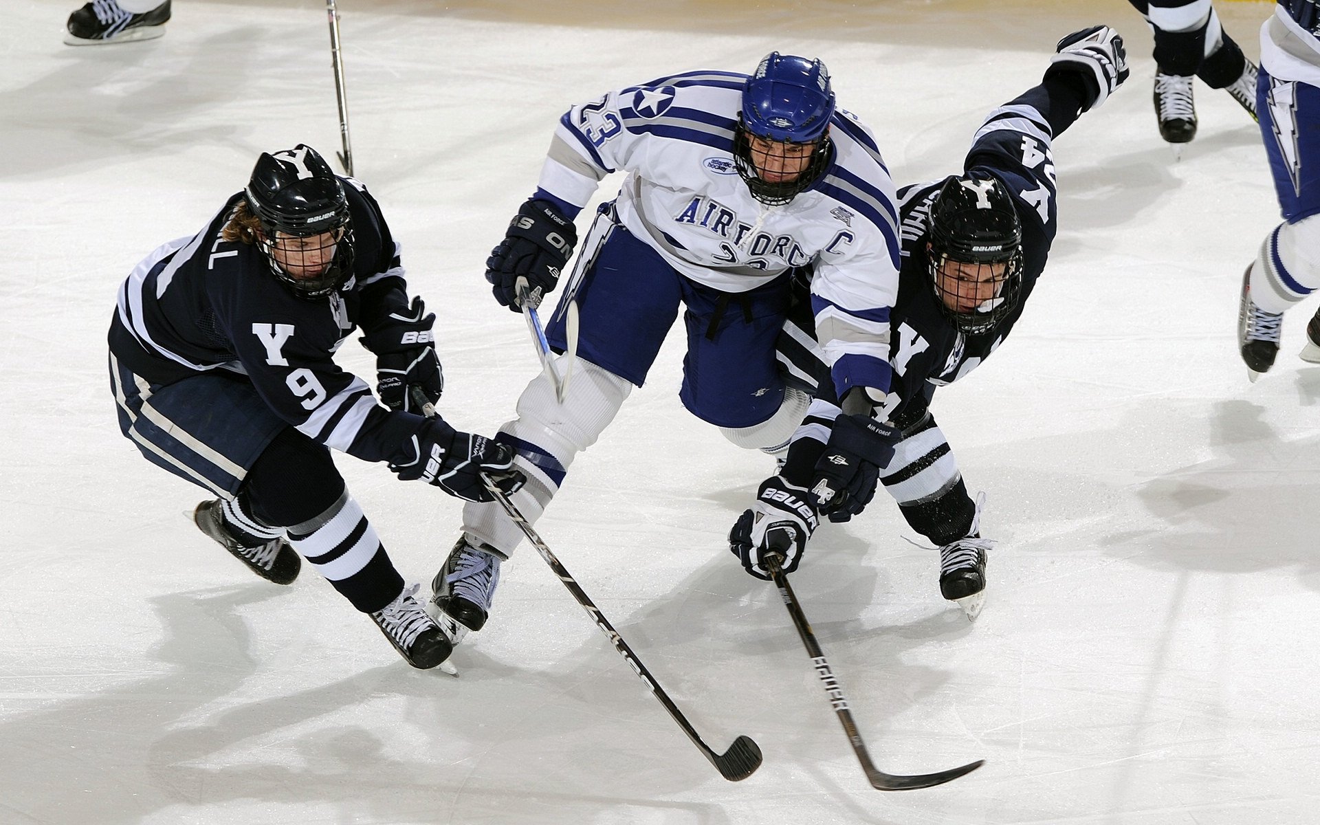 中超联赛第15轮,上海海港3-1逆转山东泰山,武磊梅开二度领跑射手榜